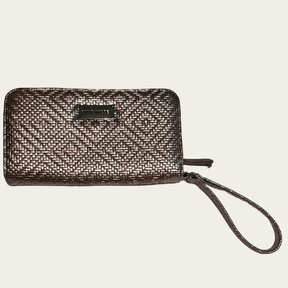 Steve Madden Silvery Beige METALLIC Woven Wristlet EUC